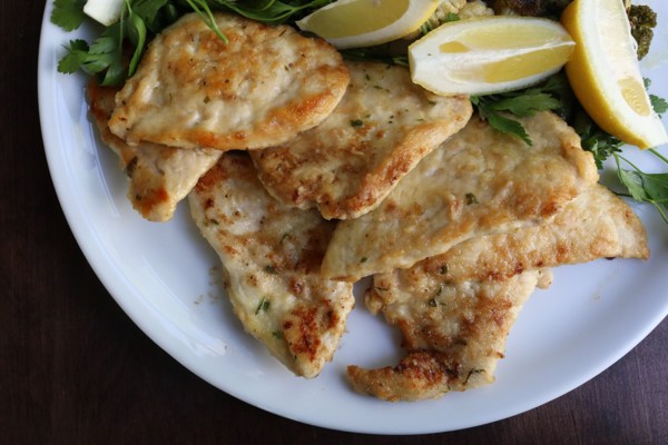 ỨC GÀ TẨM BỘT ÁP CHẢO CÙNG RAU CỦ NƯỚNG